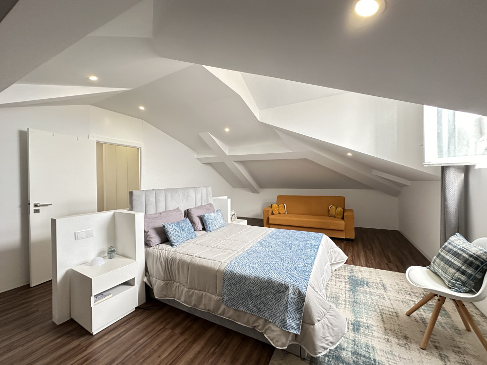 Snuggly Corner by Trip2Portugal preview