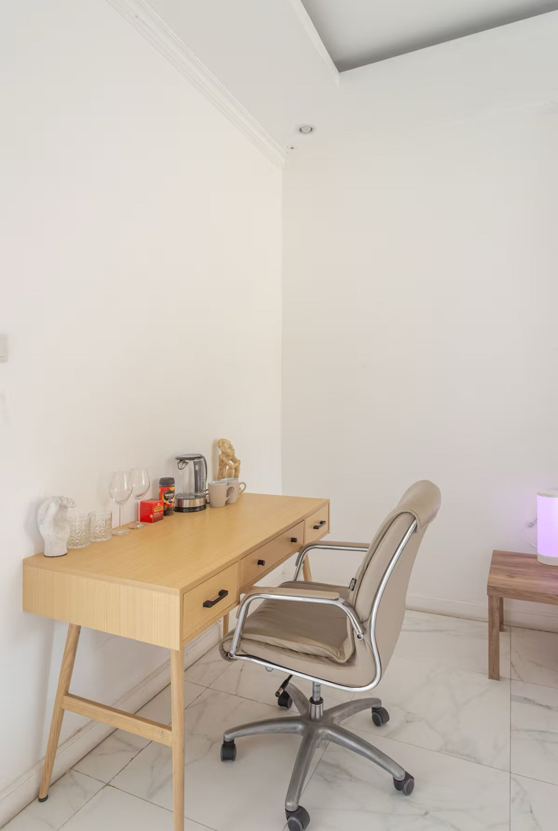Work desk + socket