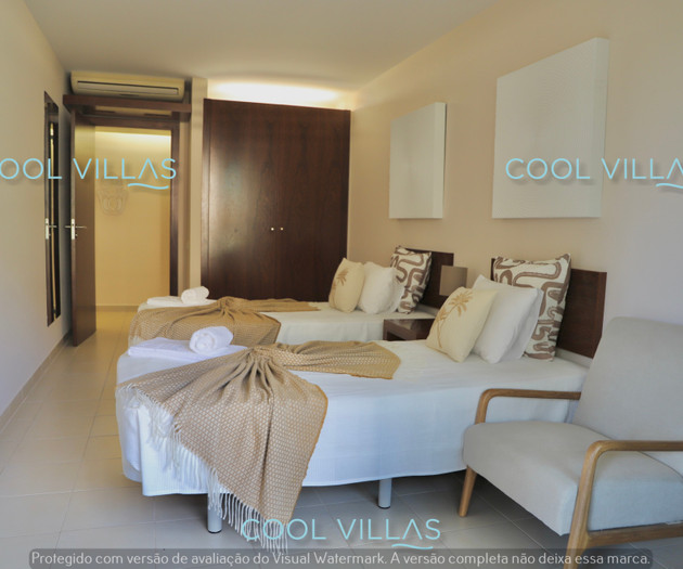 Serenity - sea, beach, golf for 6 guests