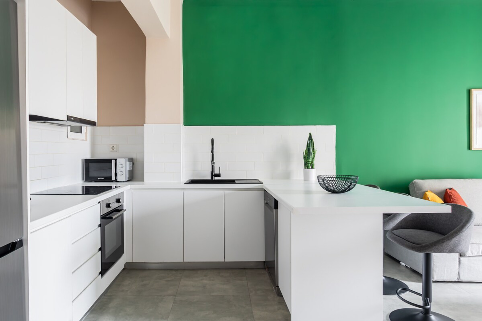 Full kitchen