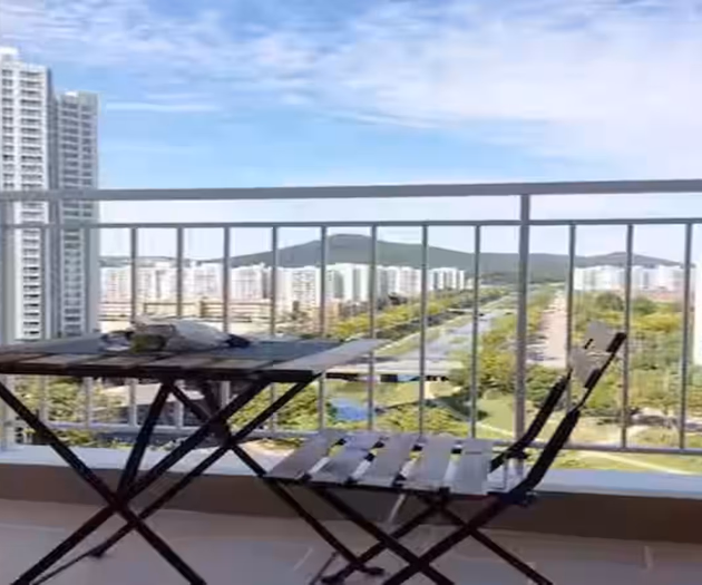Ansan Two-Bedroom Apartment with Balcony & Washer