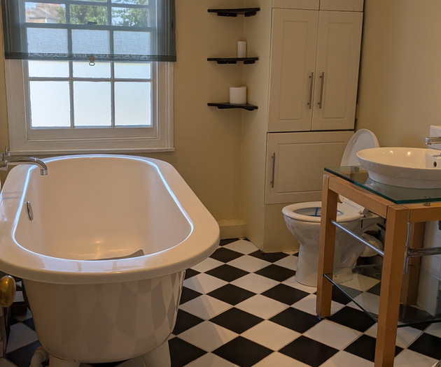 Bathroom checkered floor and tub
