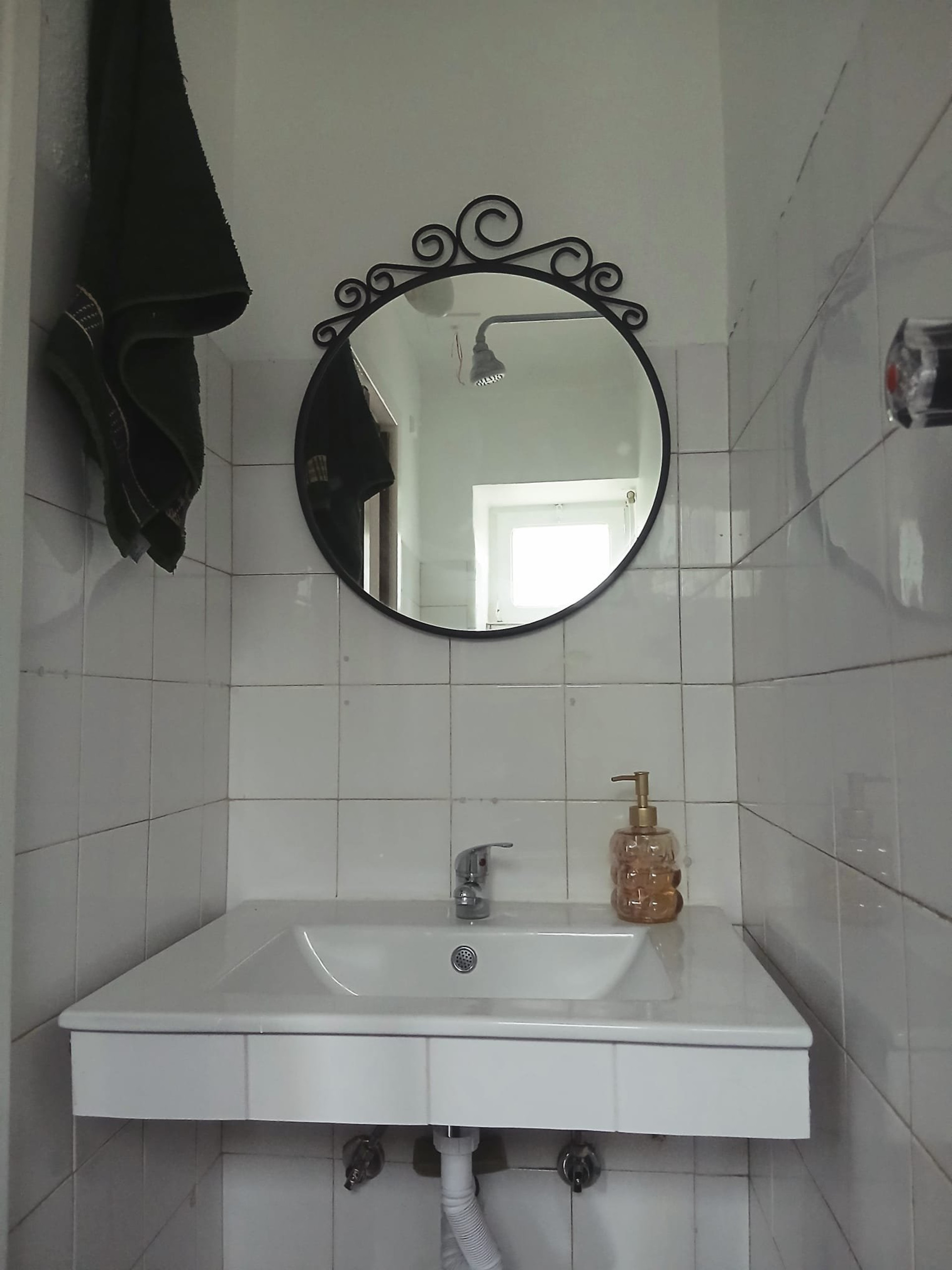 Bathroom sink with round mirror