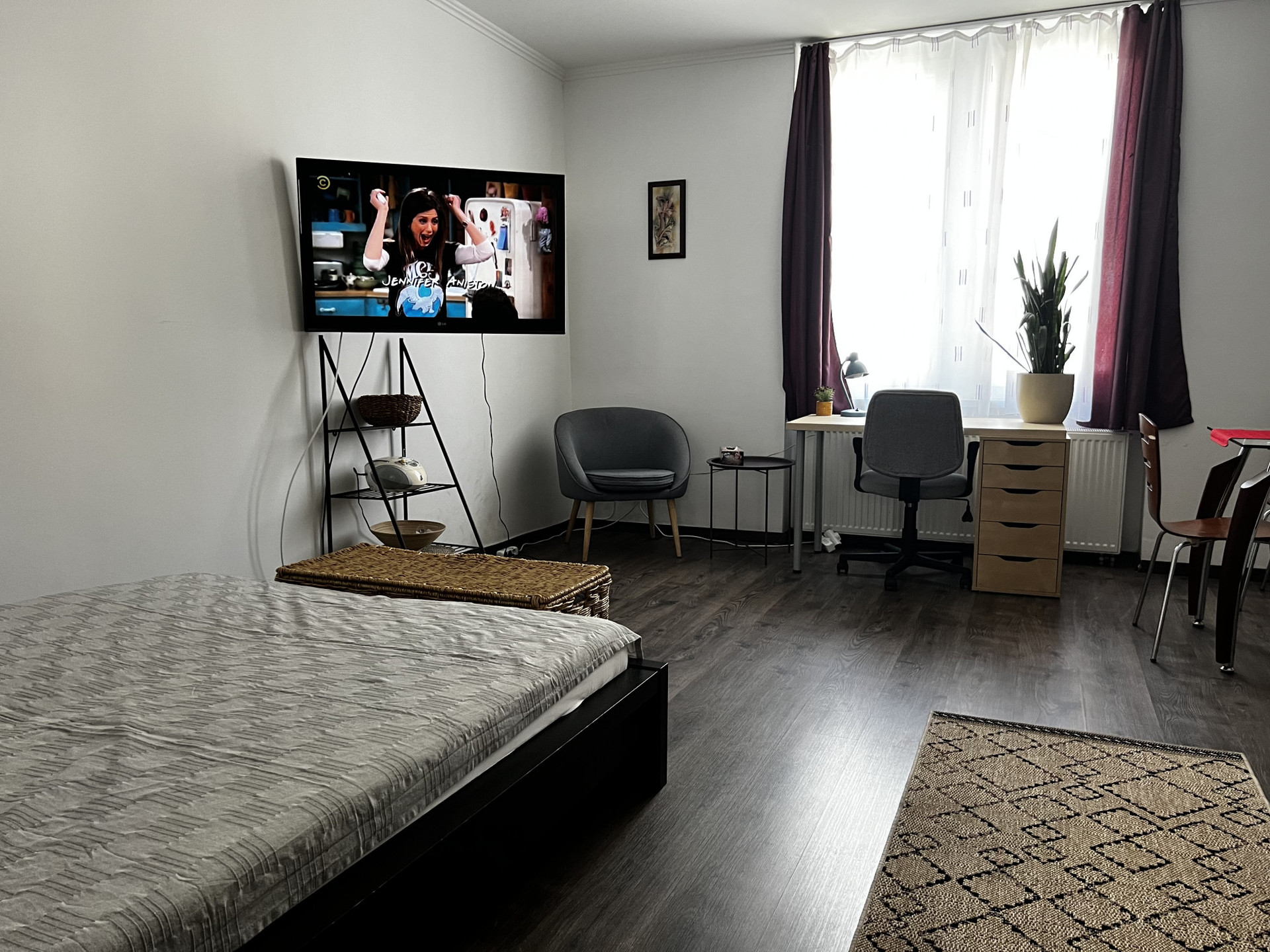 Studio room TV overview