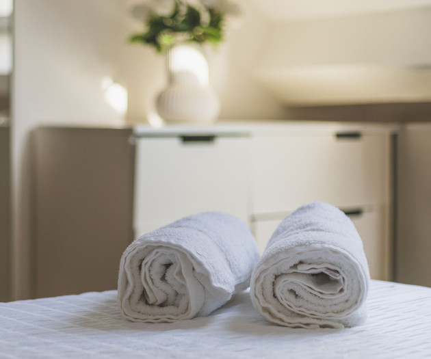 Minimalistic 2 Bed close by Central line | Parking
