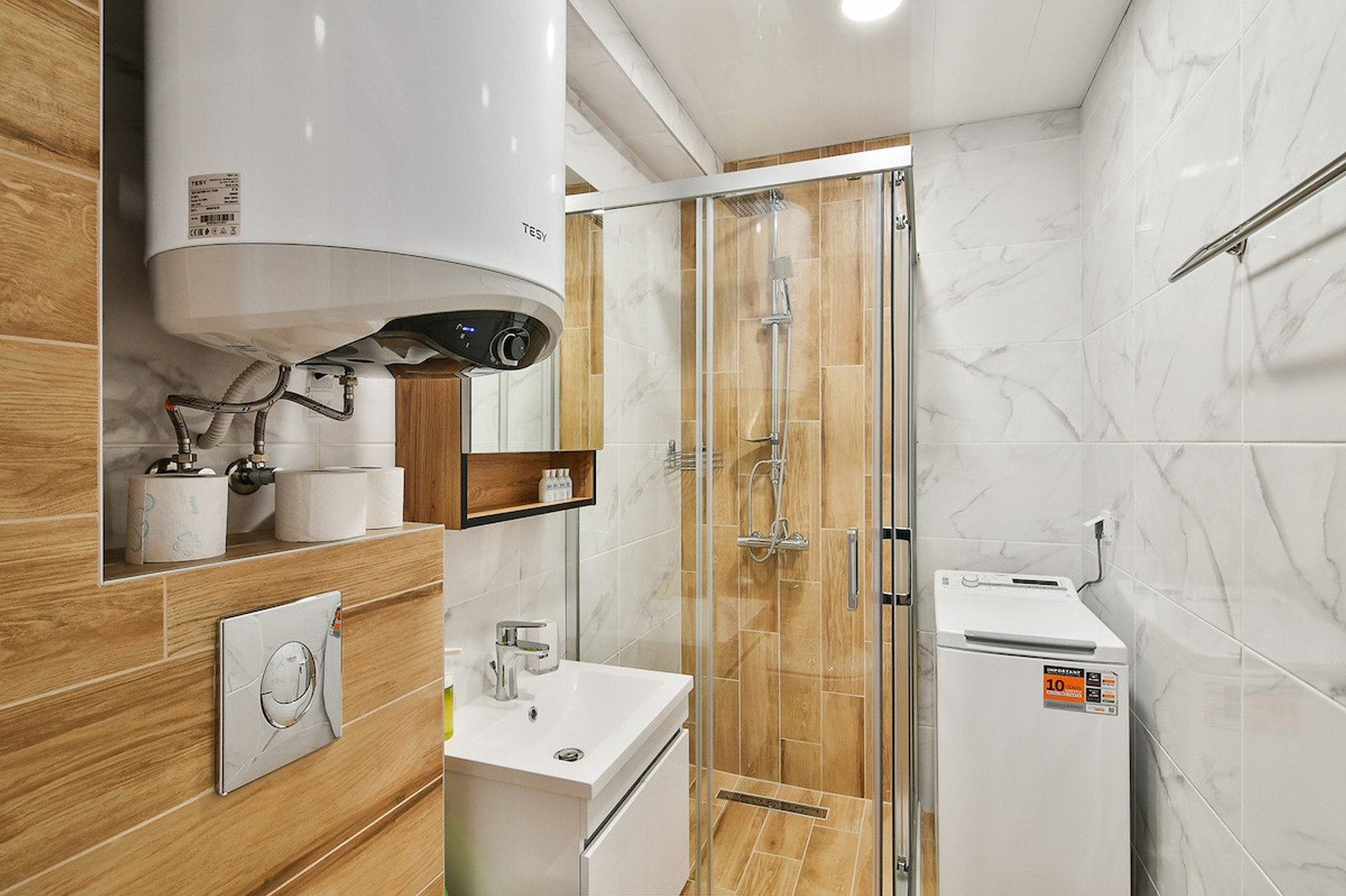 Full bathroom image 1