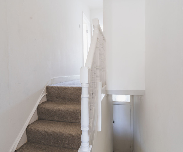 Minimalistic 2 Bed close by Central line | Parking