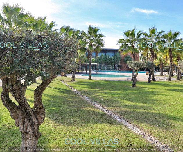 Serenity - sea, beach, golf for 6 guests