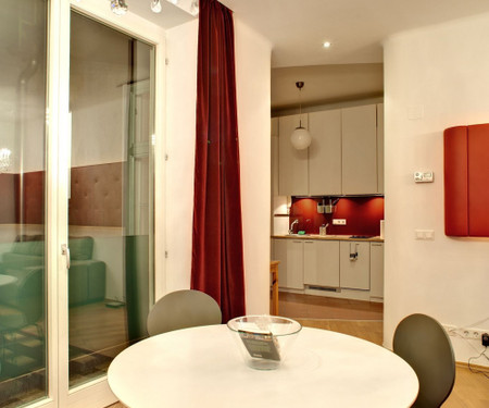 Your Quiet Designer Apartment Close to City Center