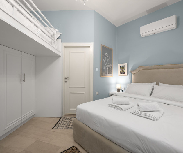 AnT-one Designer Neo-Classical Central Apartment