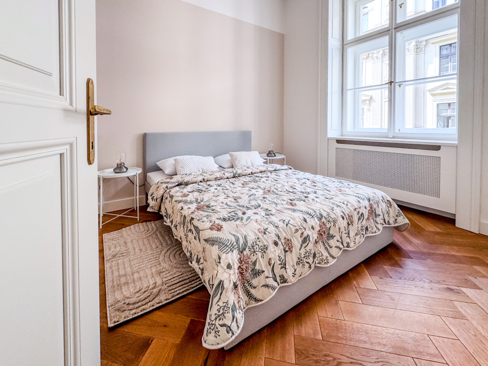 Modern Central Apartment near Old Town preview