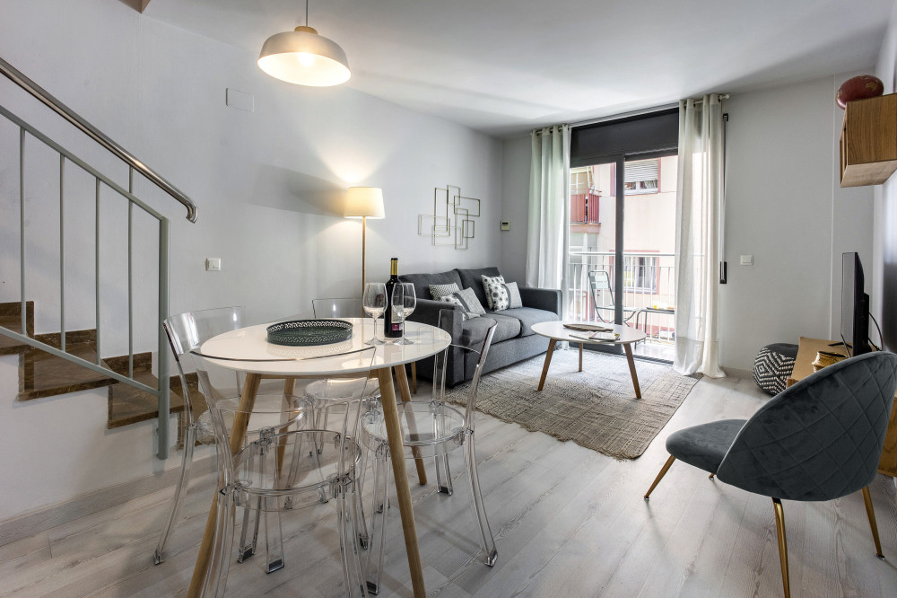 Grey 13 - Quiet 2 Level Apartment with Balcony preview