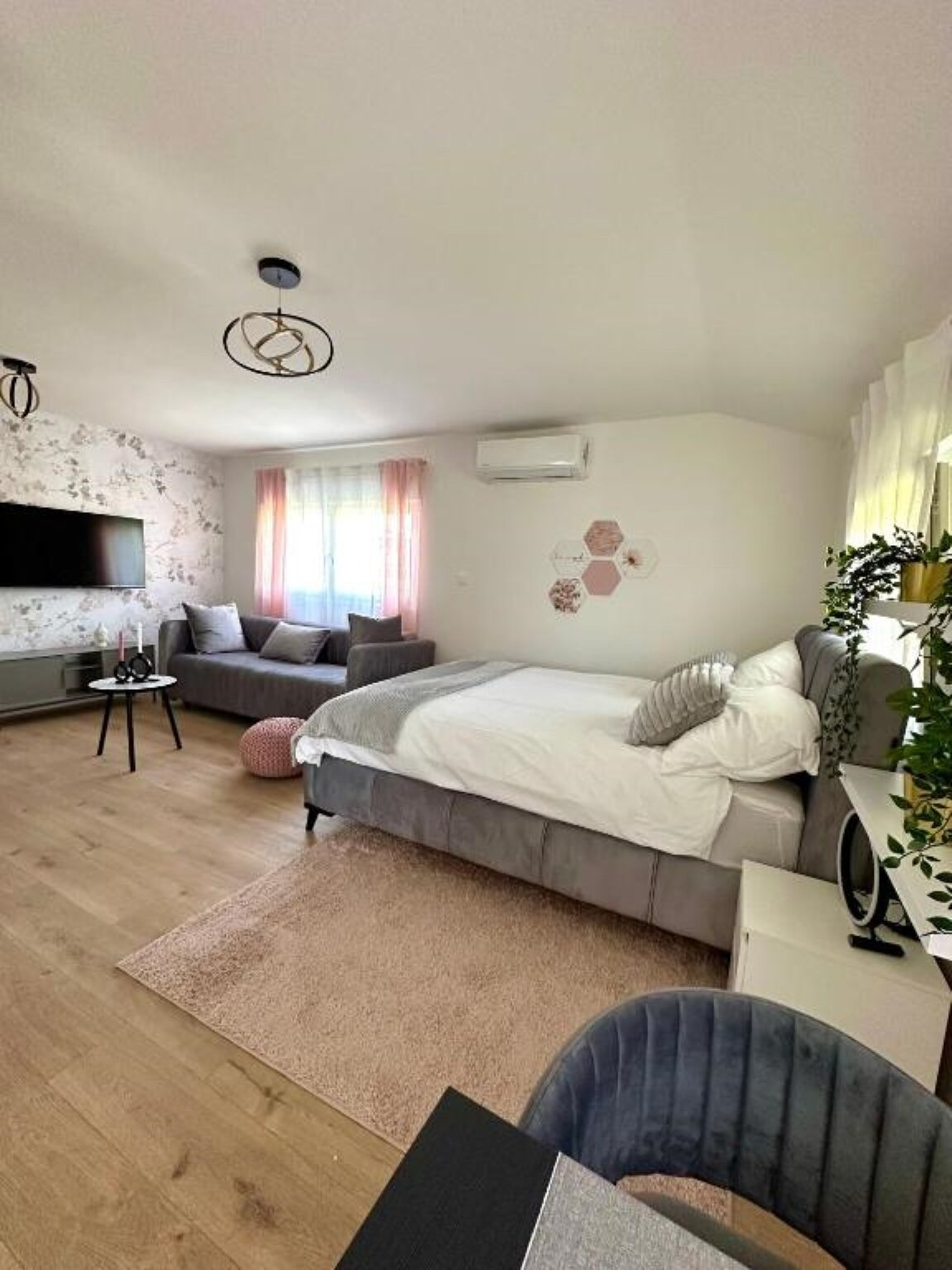 Bedroom image 1