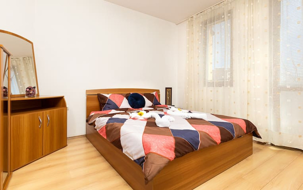 Lovely 1BD Apartment close to the Summer Theatre preview