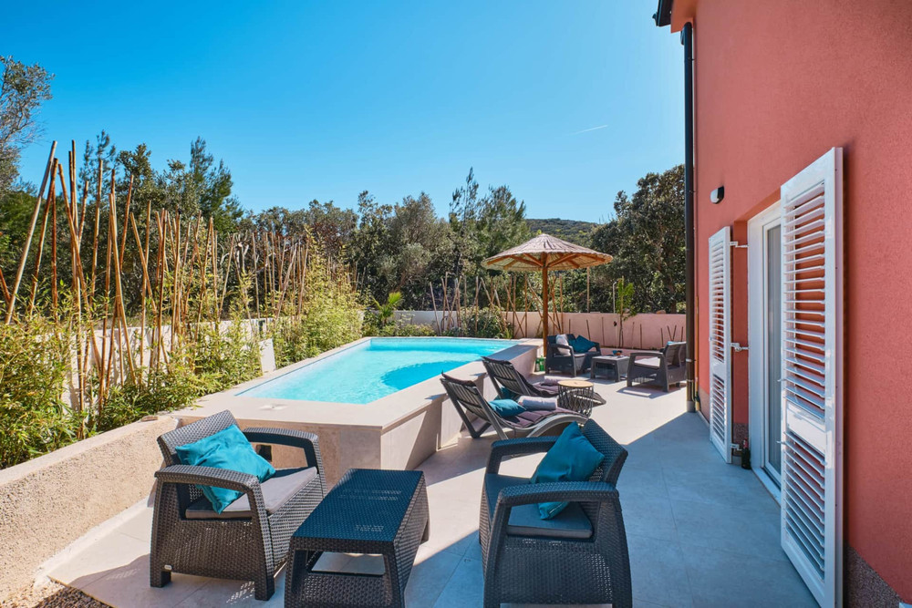 Sunny villa with pool on Cres Island preview