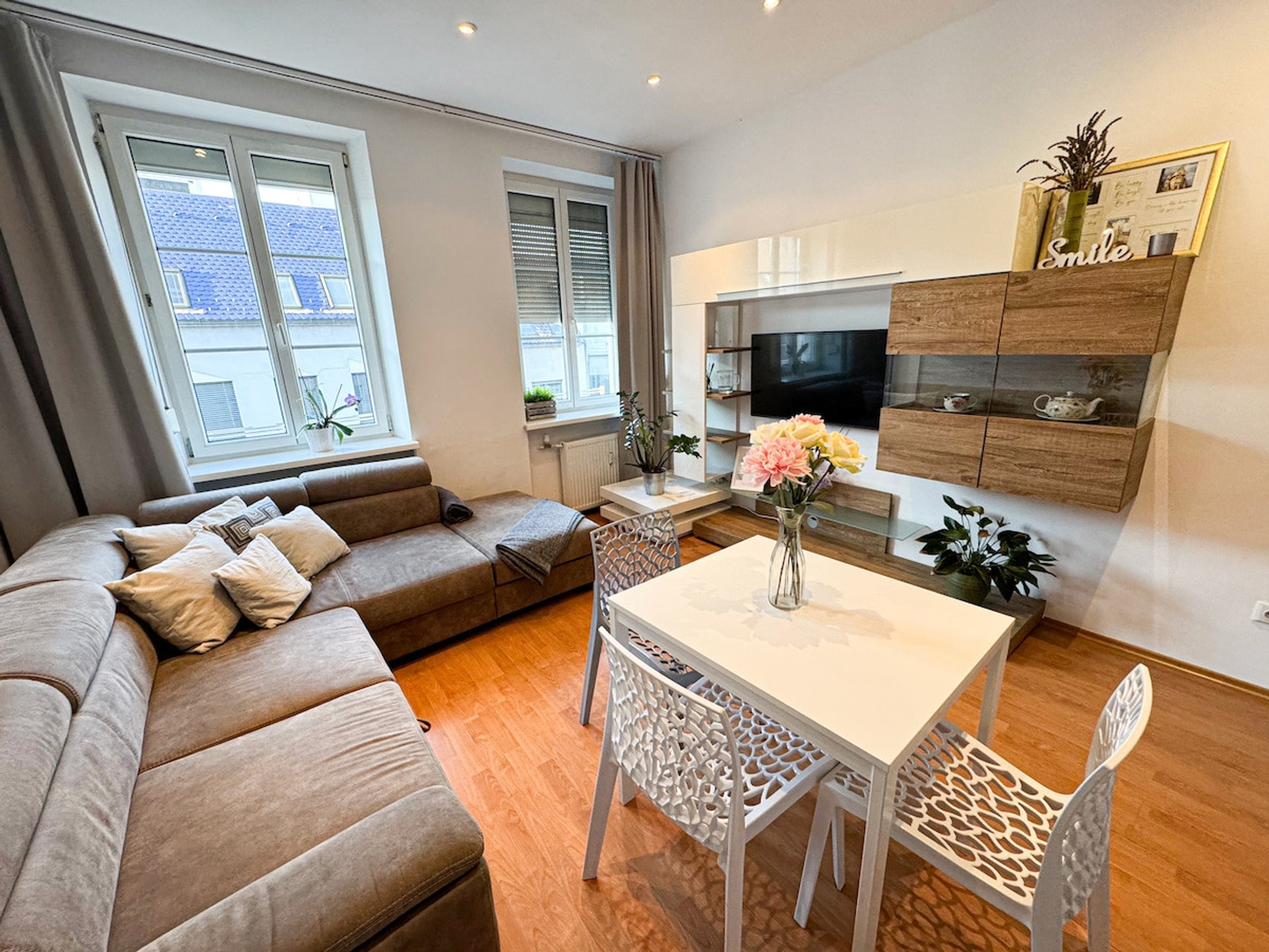 Living room image 1