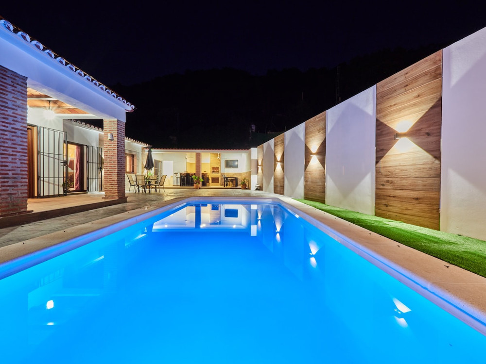 Cubo's Finca El Nogal de los Montes de Málaga preview