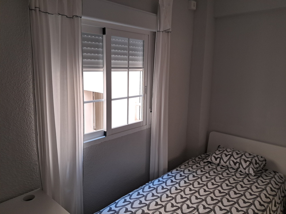 Alda room - Cozy, big window to patio preview