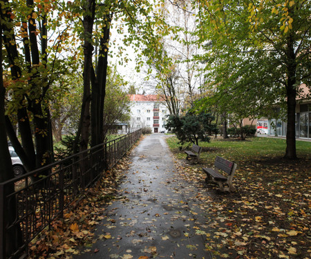 Apartment with nice balcony, near Metro