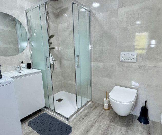 New 1 bedroom apartment KING SIZE bed
