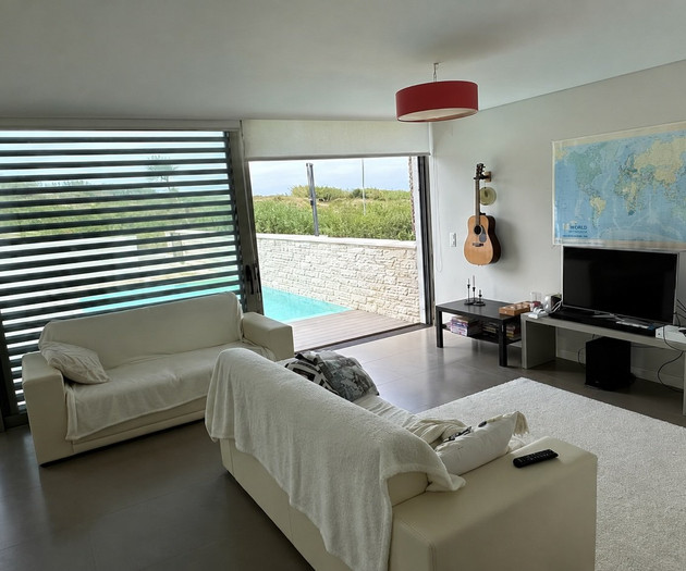 T3 house with swimming pool near the ocean