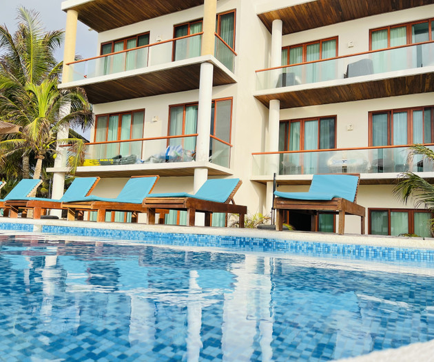 Luxury 2BR · Pool, AC & Fast WiFi
