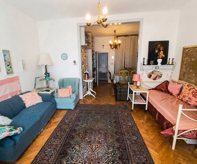 Spacious living room overview