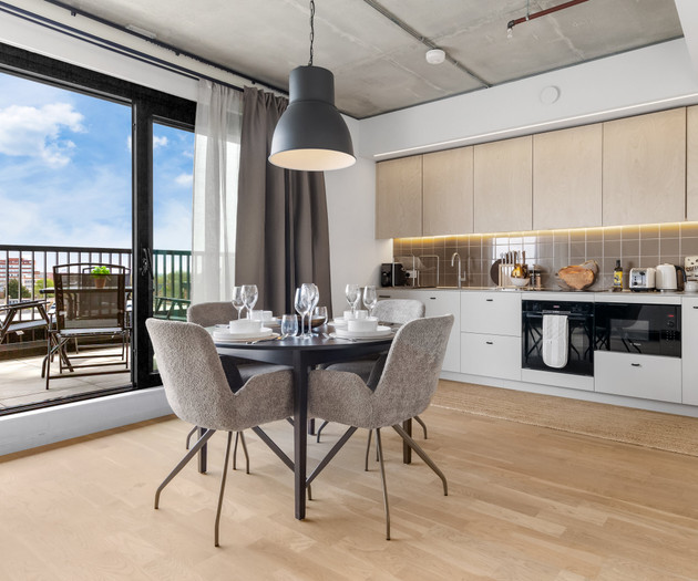 Penthouse Apartment with City Views, Parking + 2BR
