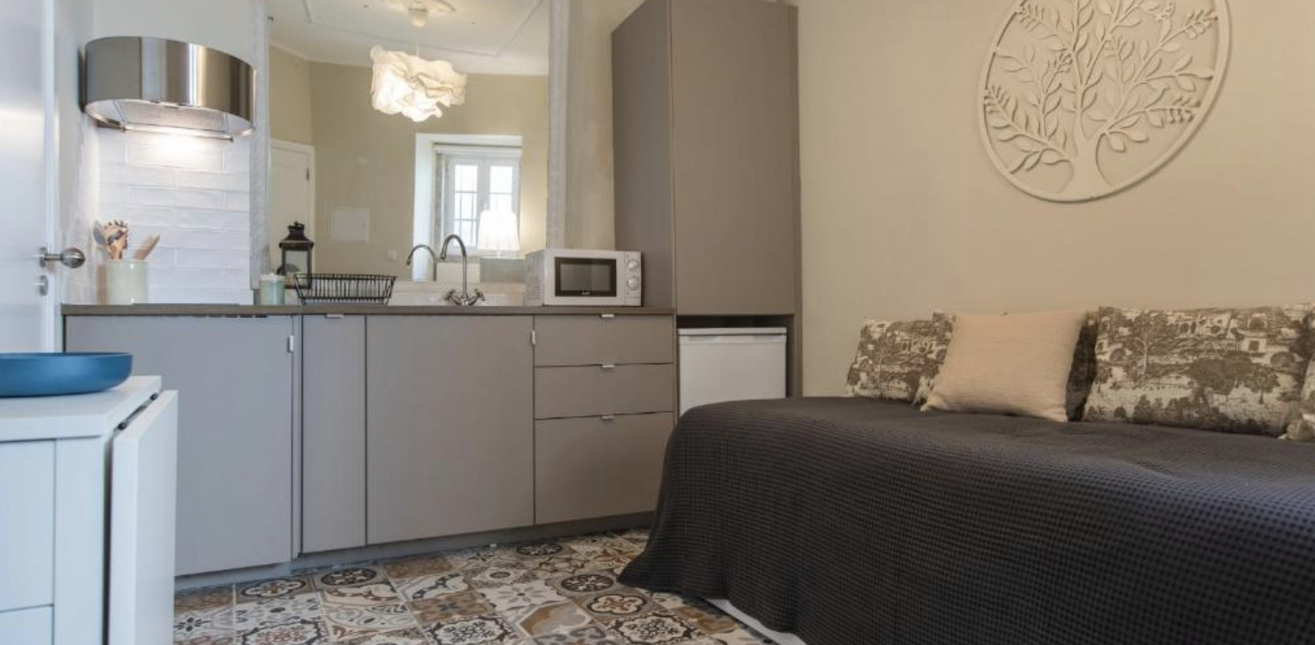 Studio bed and kitchen combined