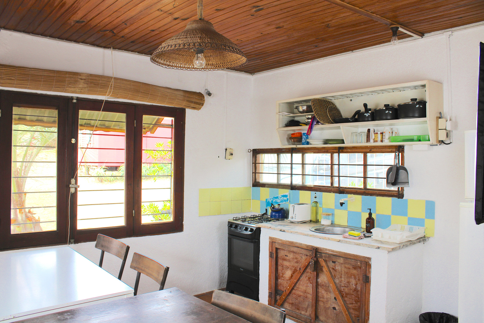 separate kitchen: Airfryer, fridge with freezer, microwave, gast stove, coffee maker, toaster, electric kettle