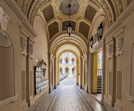 Modern apt next to the Opera with A/C&balcony sett