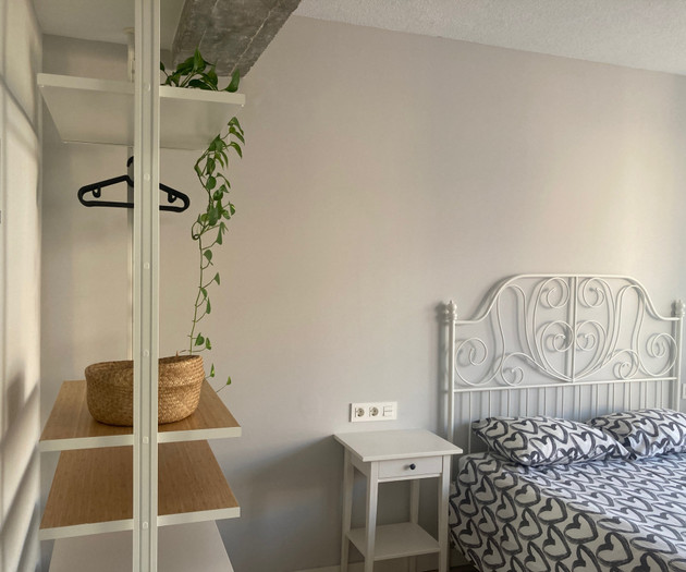 Sant Ferran Room - Very spacious, private balcony