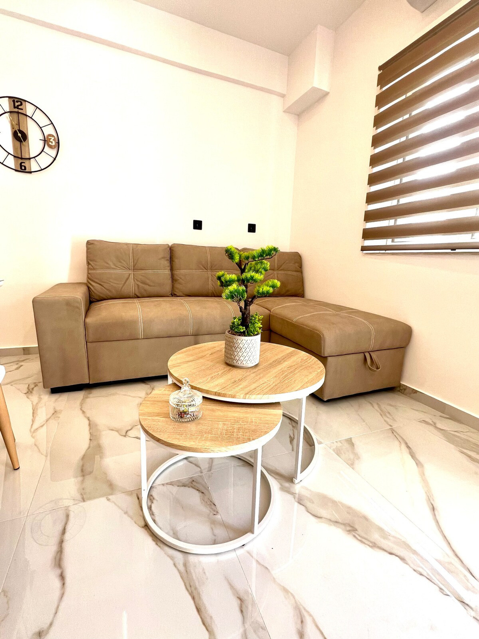 Living room image 3