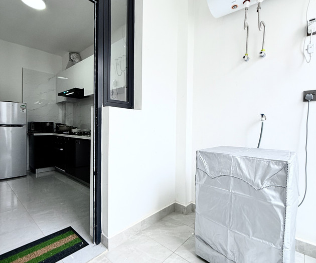 Airy 17th Floor 2BR: City Views, Balcony & Pool