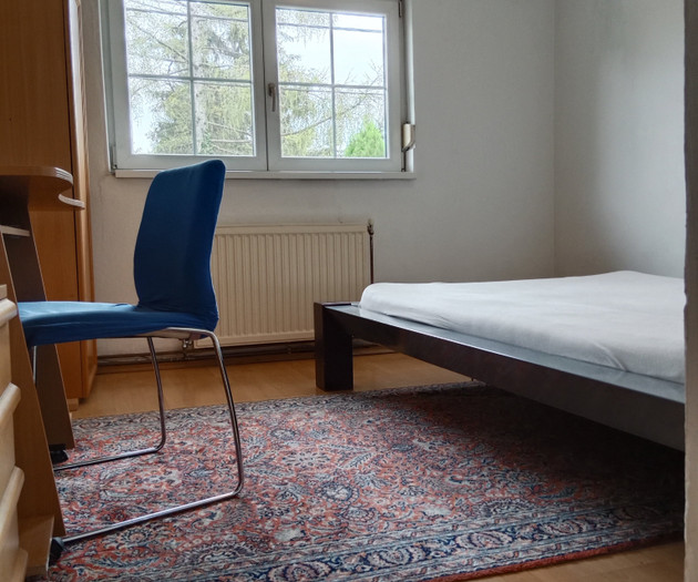 5 sepatrat bedrooms house ,U1-/S-Bahnstation near.