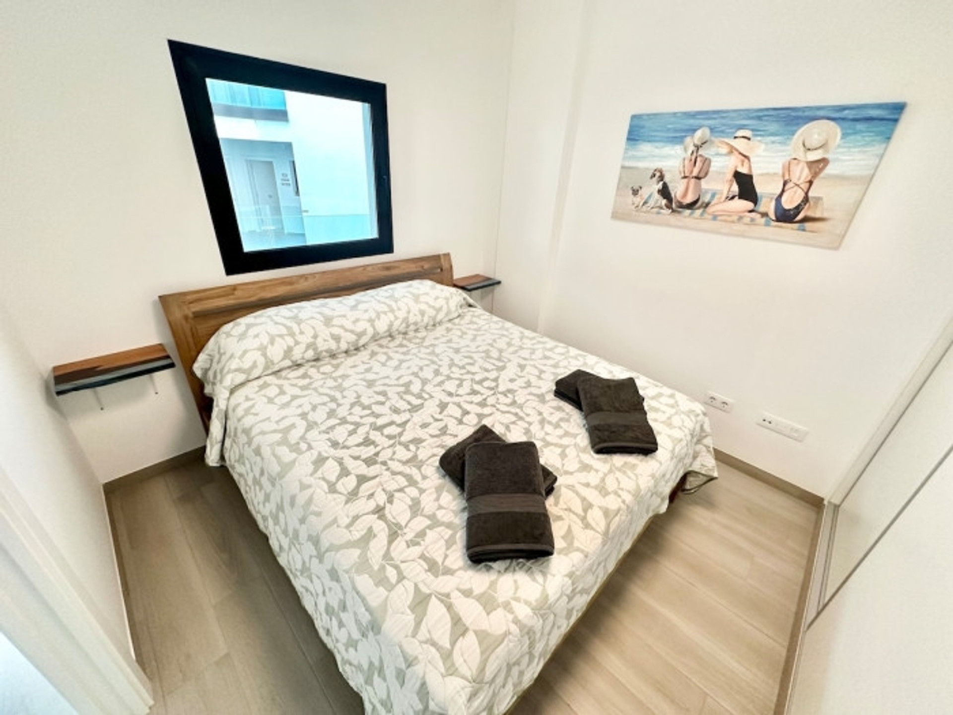 Double bedroom with window