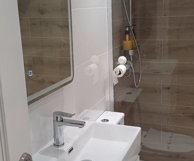 Airport Madrid Plenilunio Suites Green by beBalmy