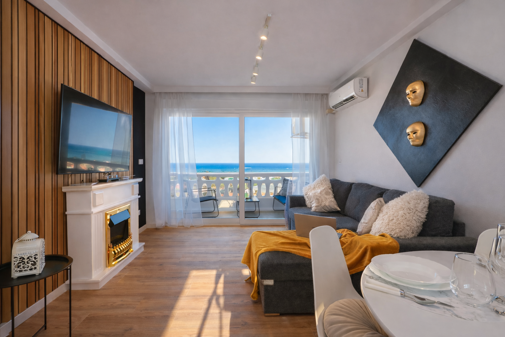 Living room with a Mediterranean sea view