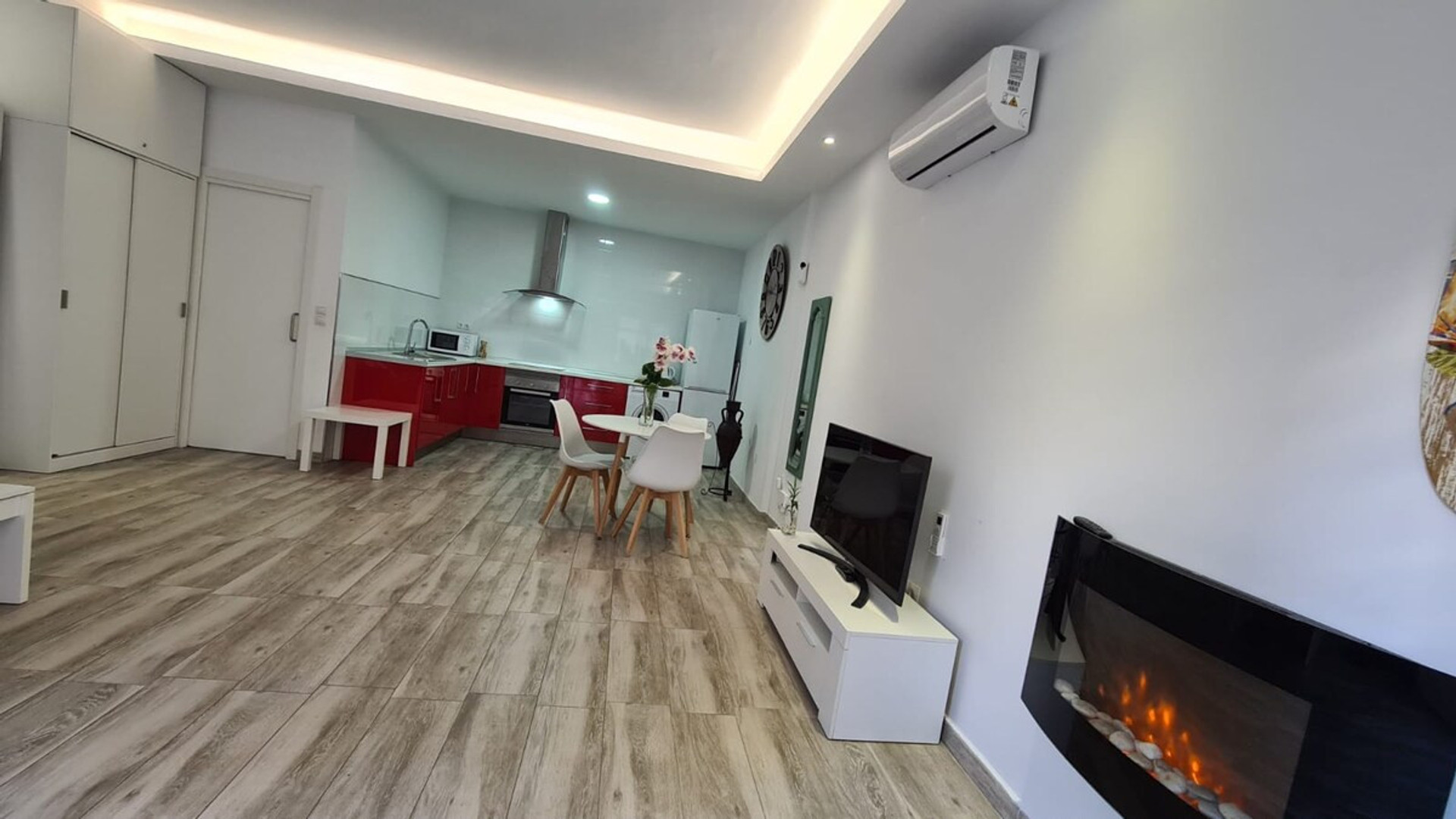 Living room image 5