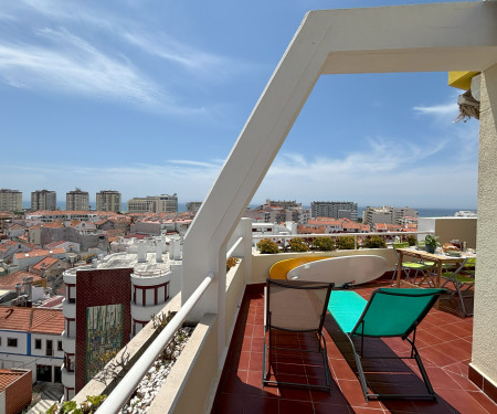 Sunny penthouse in Costa da Caparica