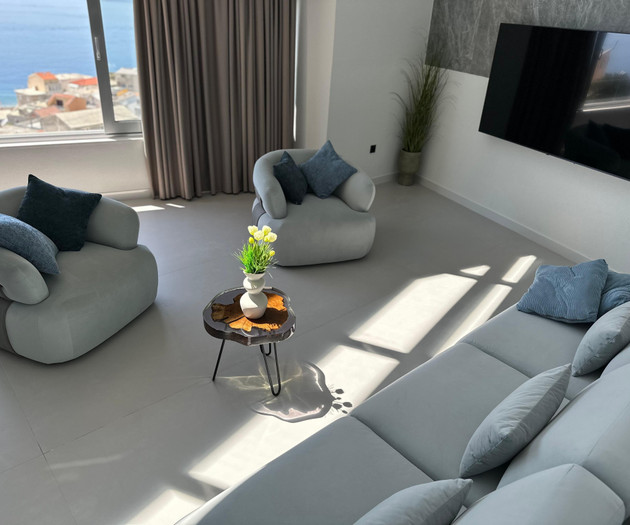 Penthouse Soll 100m from sea