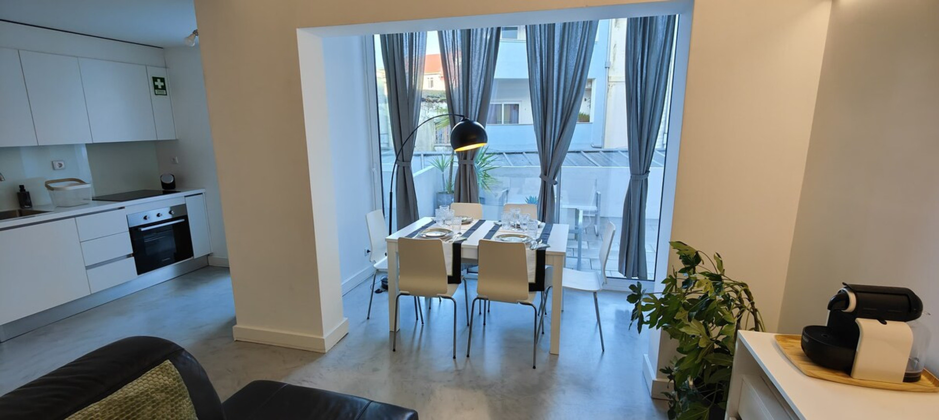 Full kitchen image 1