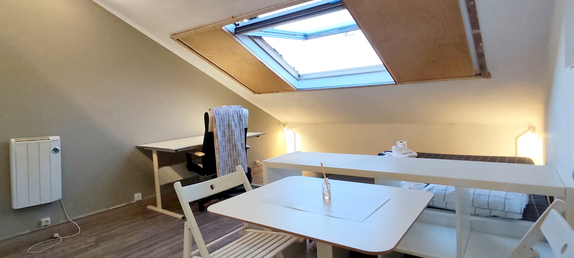 CQ11❤️Cozy Room with Double Bed & Large Window