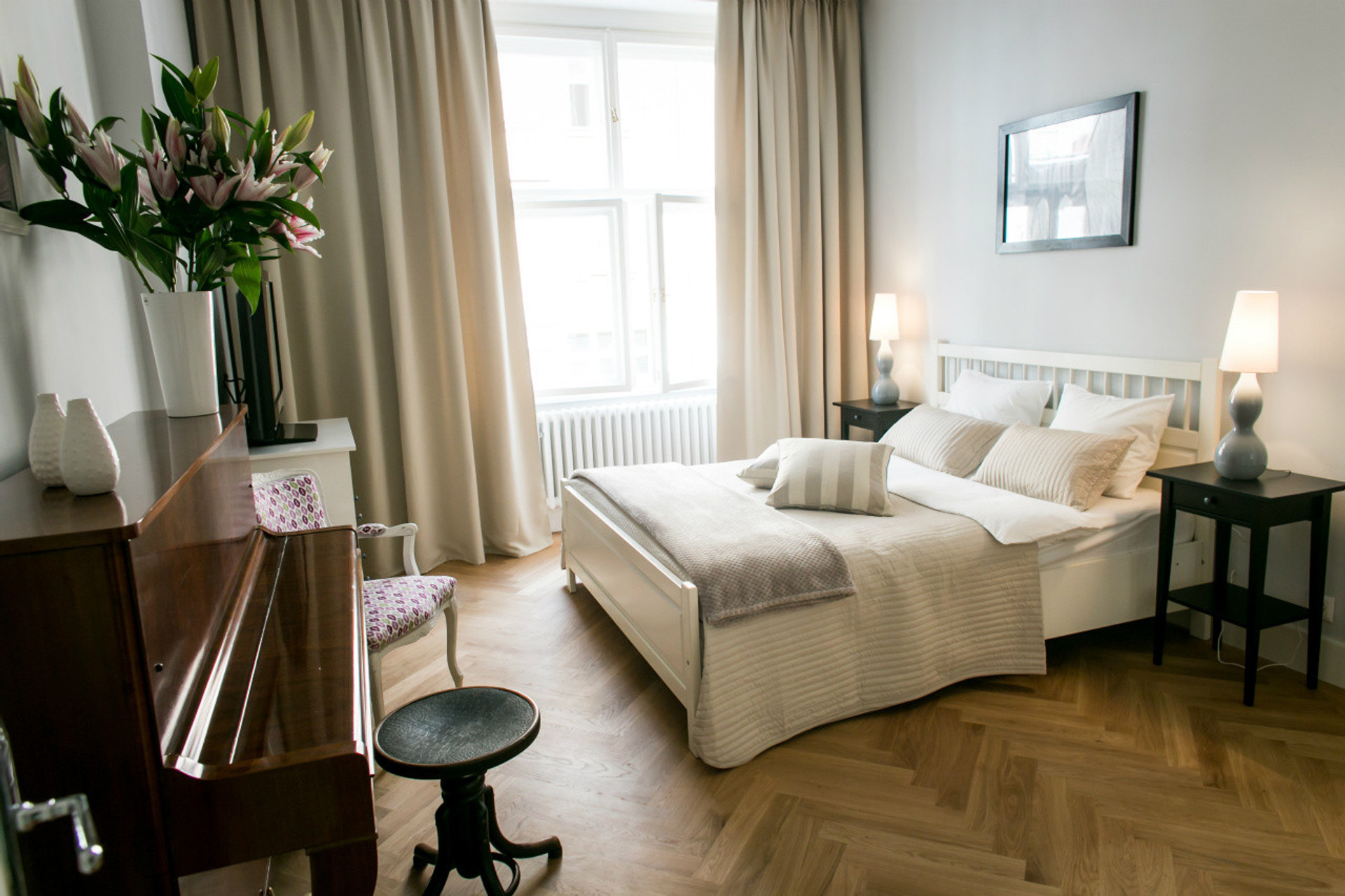 Guest roomhttps://flatiocdn.vshcdn.net/zoh4eiLi/IMG/2592000/VqJm3FuAi_Te7JMlddPjNIlFuJkzNv-DW1qIurDYF00/resize:fill:633:422:1/gravity:ce/quality:90/aHR0cHM6Ly9hcHAuZmxhdGlvLmNvbS9jZG4vdXBsb2FkL2MvY2UvY2U3L2NlNzYvY2U3Njc4NDE1MjZhNTcwNGJhN2UzZjlmMDc4NWNhZWMuanBn