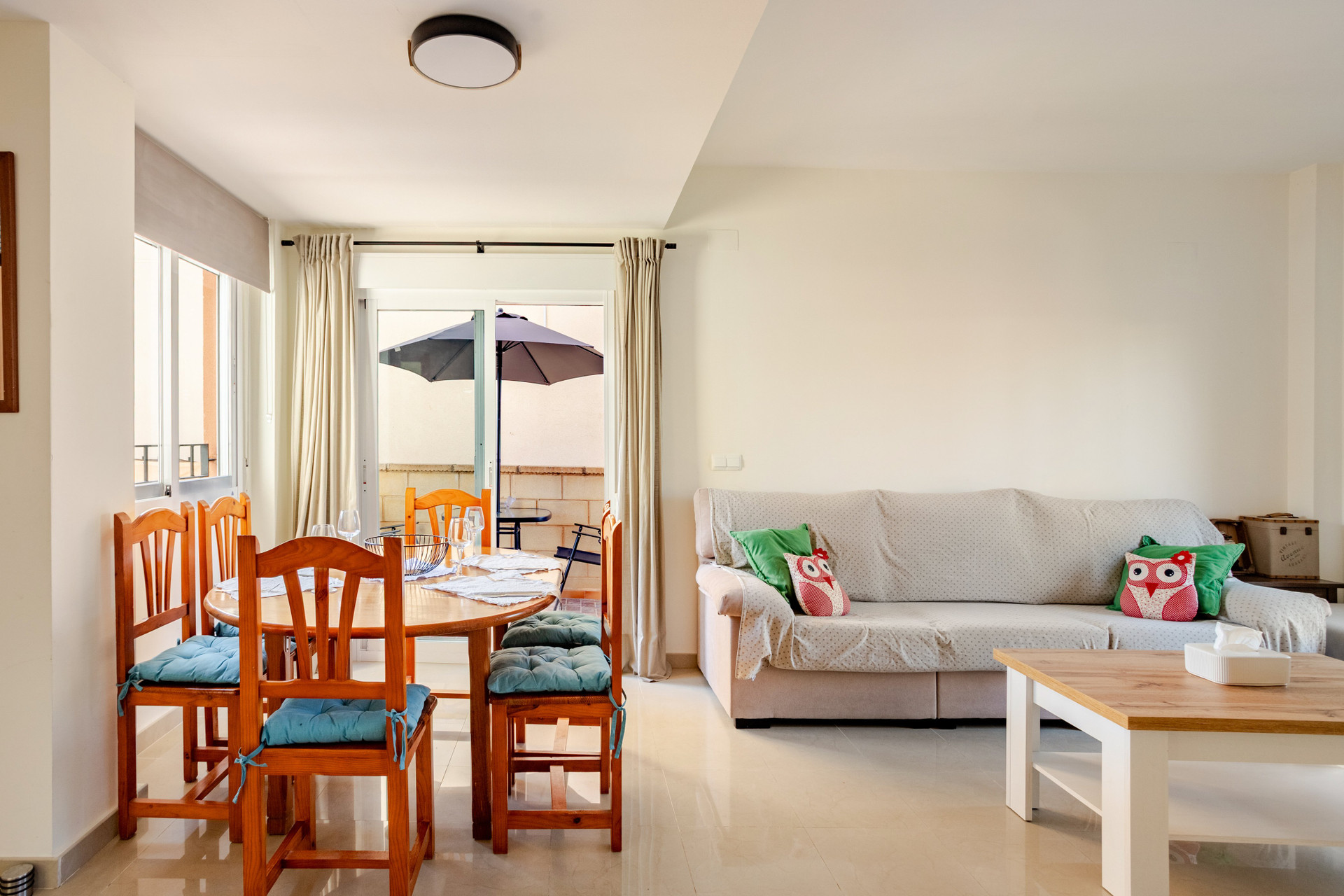 Living dining room with terrace access