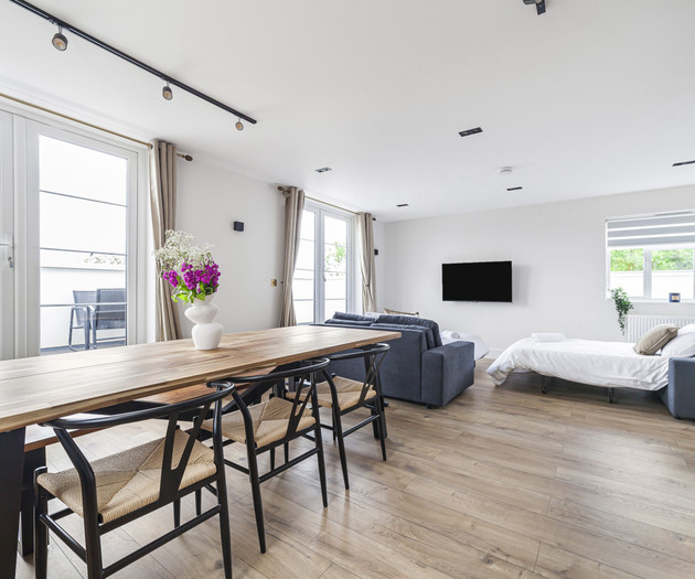 Lux 2BR Penthouse w/ Free Parking Terrace, Wembley