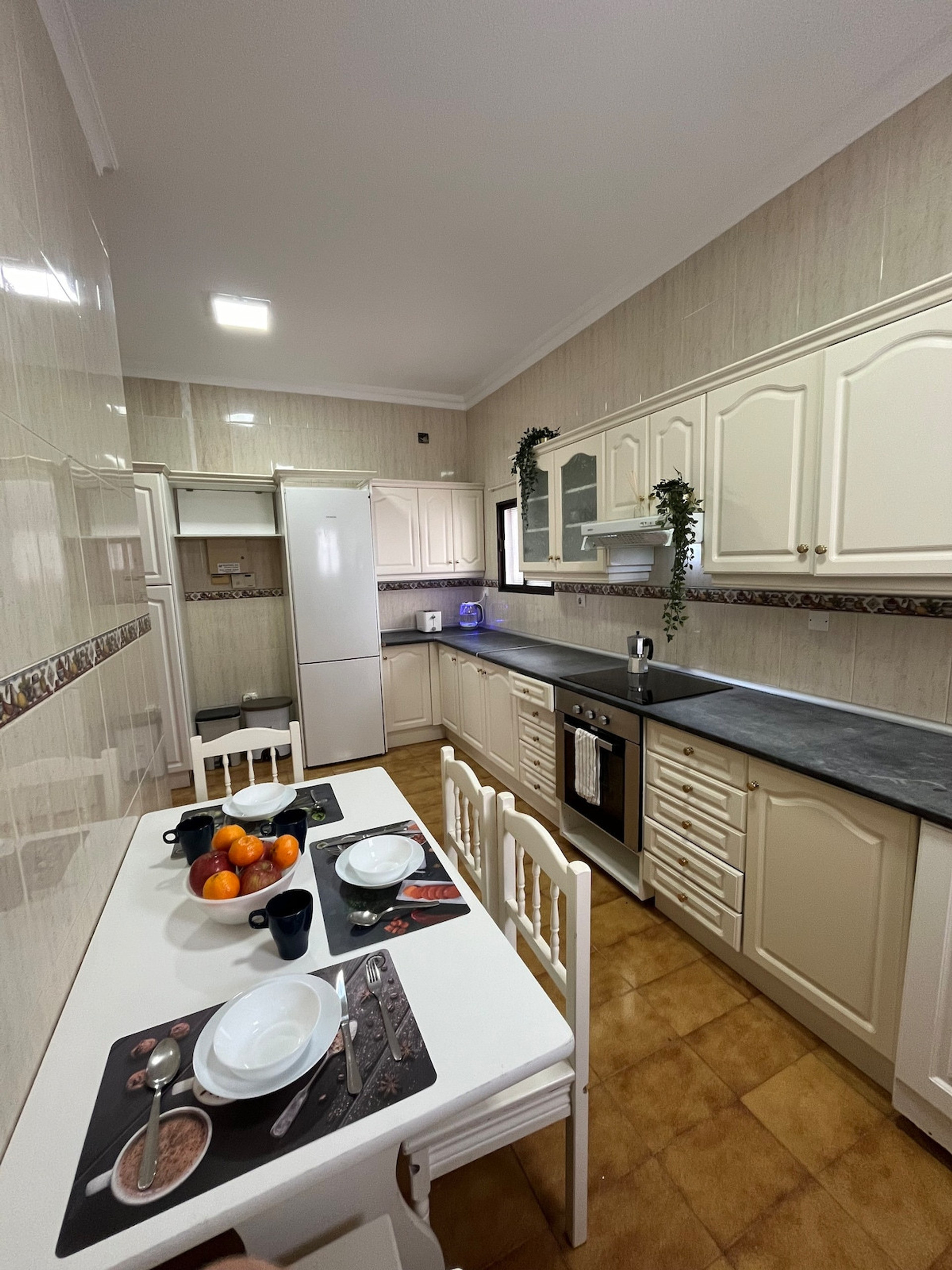 Full kitchen