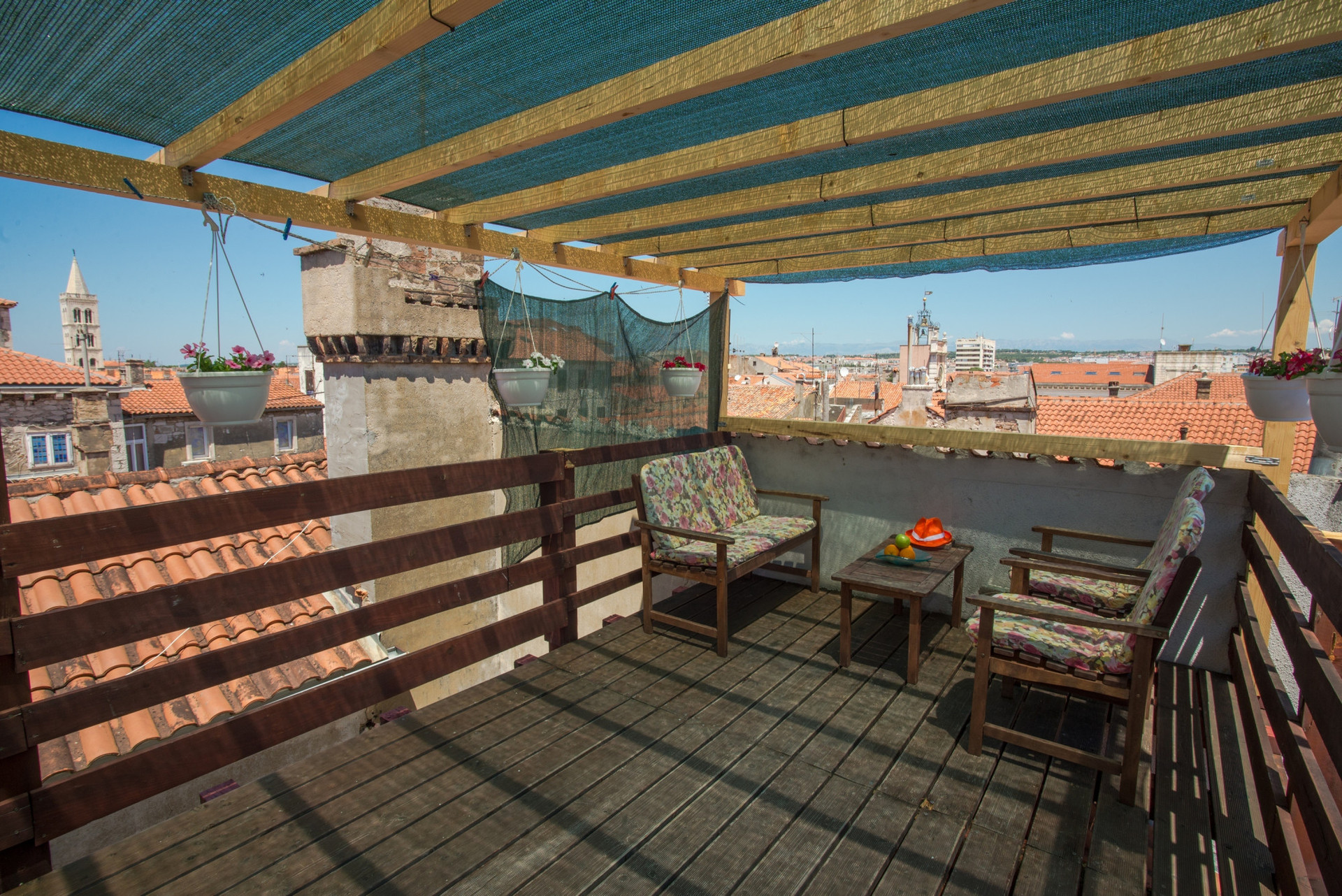Shared terrace. 