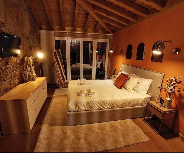 Luxury 5‑Bedroom Villa with Pool and Garden