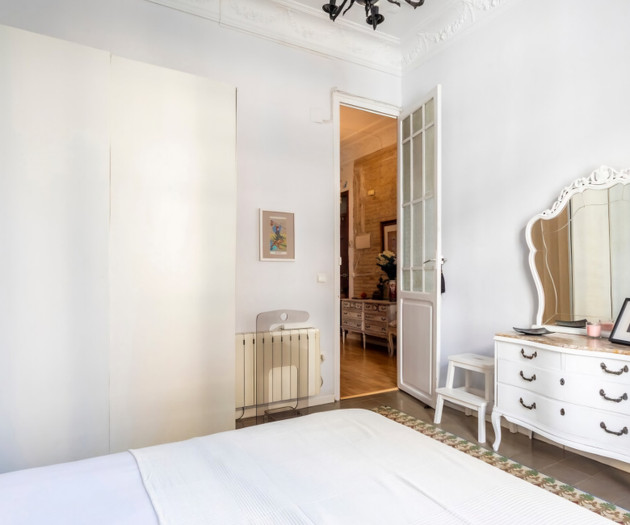 Spacious and bright, in Valencia Ensanche.